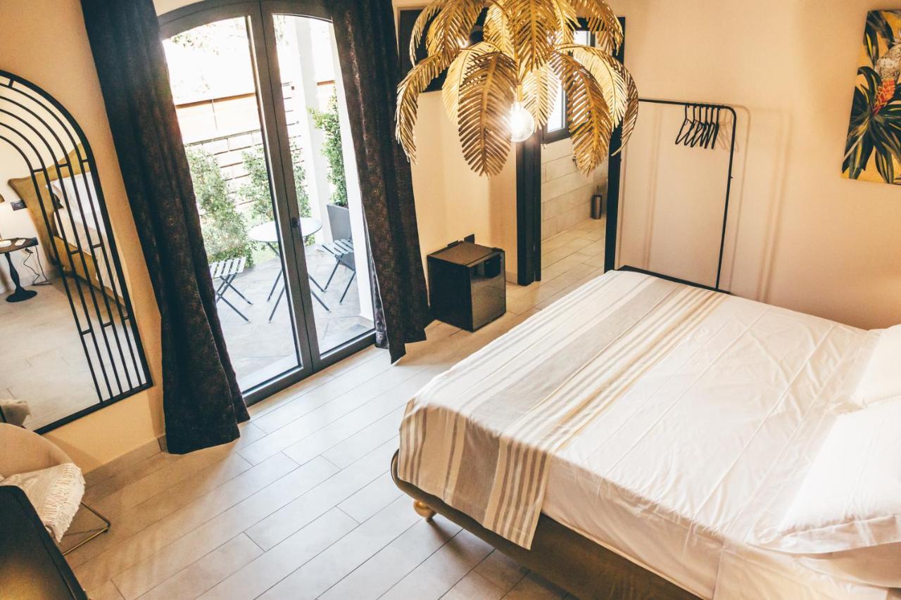 Bed and Breakfast Eksotika Oliveri Exterior foto